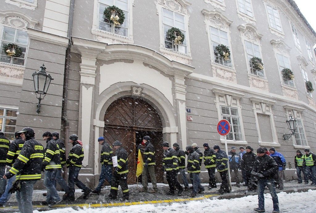 Protest hasičů a policistů
