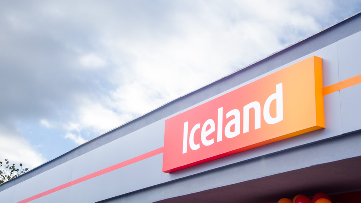 Výpadky zásobování hlásí i další obchody s britským jídlem. Iceland škrtá položky