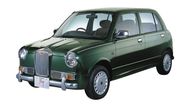 Mitsuoka Ray je již klasickým produktem japonského výrobce, tedy sériovým vozem se specifickou karosérií. Tento městský prcek byl původně Daihatsu Mira Gino (v Evropě je Mira známá jako Cuore), pak však dostal hodně chromu a vertikální masku chladiče. Mimochodem, toto je třetí verze řady Ray, první dvě měly základ v Mazdě Carol, což je pro změnu jinak pojmenované Suzuki Alto.