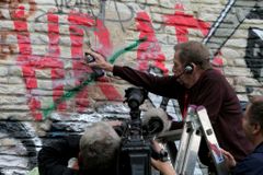 Televize změnily program: Půjde Odcházení i Občan Havel