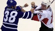 Na bitku došlo i v utkání mezi Ottawou Senators a Vancouverem Canucks.