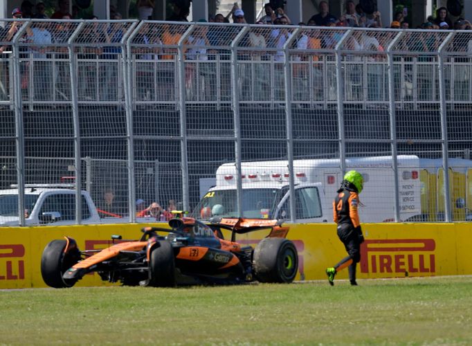Havarovaný McLaren Landa Norrise ve VC Kanady F1 2025