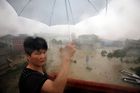 Záplavy v Číně si vyžádaly nejméně 57 obětí