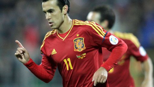 Španělský fotbalista Pedro se raduje z gólu v kvalifikačním utkání na MS 2014 proti Bělorusku.