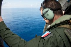 Nová stopa po MH370? U Malediv uviděli v moři kusy letadla