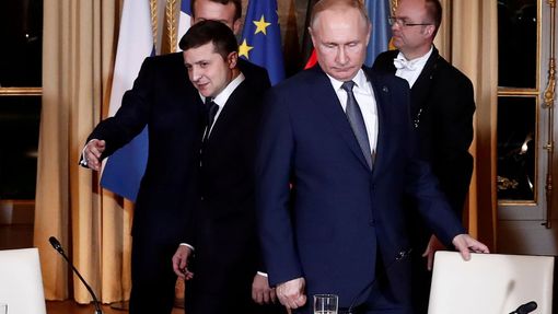 Volodymyr Zelenskyj a Vladimir Putin na jednání v Paříži v prosinci 2019.