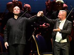 Klavírista Alexander Melnikov a dirigent Robert Jindra.