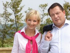 Jiří Paroubek a Petra Kováčová na golfovém hřišti na Karlštejně.