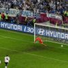 Dimitris Salpingidis proměňuje penaltu během utkání Německo - Řecko ve čtvrtfinále Eura 2012