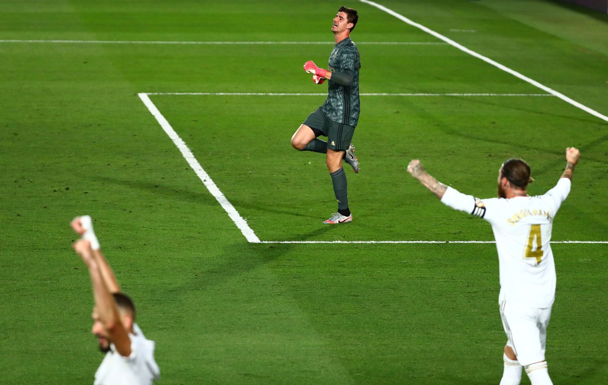 Real Madrid slaví zisk 34. titulu ve španělské lize, Courtois