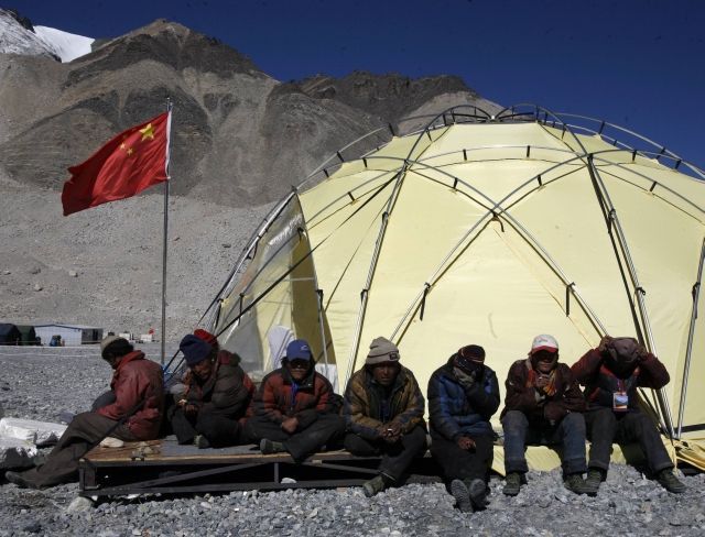 Olympijská pochodeň na Everestu