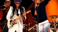 Nile Rodgers a Pharell Williams hrají Get Lucky.