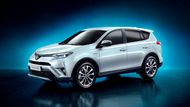 Nabídka verzí středního SUV Toyota RAV 4 se rozšíří o hybrid. Pohon kol zadní nápravy v případě potřeby zajistí samostatný elektromotor.