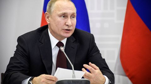 Putin zachránil Rusko před rozpadem, zapíše se do historie, volby byly demokratické, říká Bašta