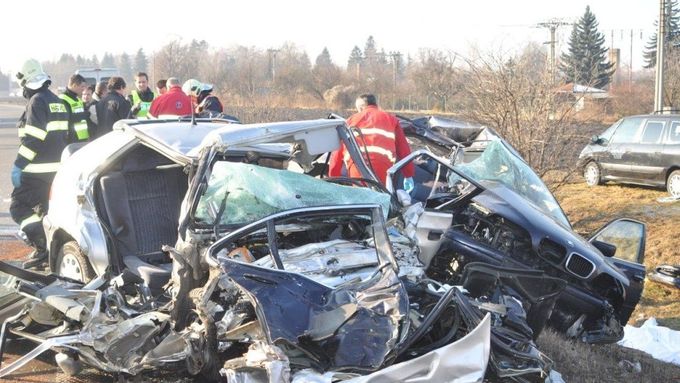 Při nehodě na silnici R46 zemřelo 9. února šest lidí