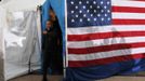 U.S. President Barack Obama arrives at a campaign rally in Dubuque, Iowa, November 3, 2012 REUTERS/Jason Reed (UNITED STATES - Tags: POLITICS ELECTIONS USA PRESIDENTIAL ELECTION) Published: Lis. 3, 2012, 11:25 odp.