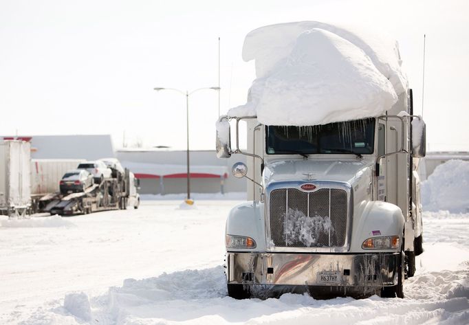 Kamion odstavený u Route 90 ve městě Cheektowaga u Buffala