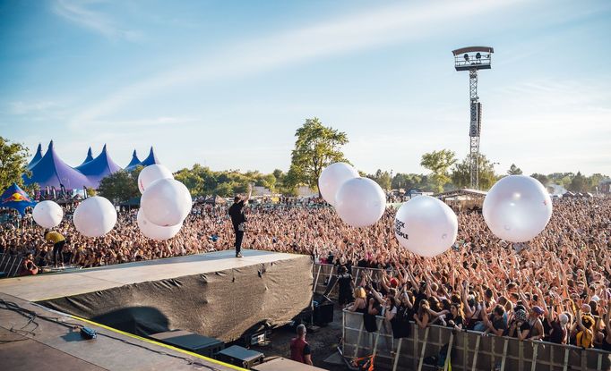 Vystoupení kapely You Me at Six na loňském ročníku Rock for People.