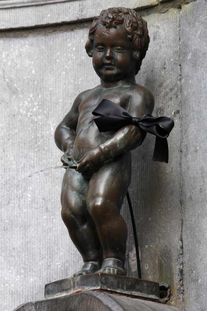 Manneken Pis, nejznámější "dominanta" Bruselu. A také symbol, jak se Praha staví k unijním dotačním pravidlům.