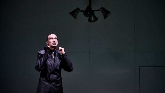 Z inscenace Projekt Manhattan v Divadle pod Palmovkou.