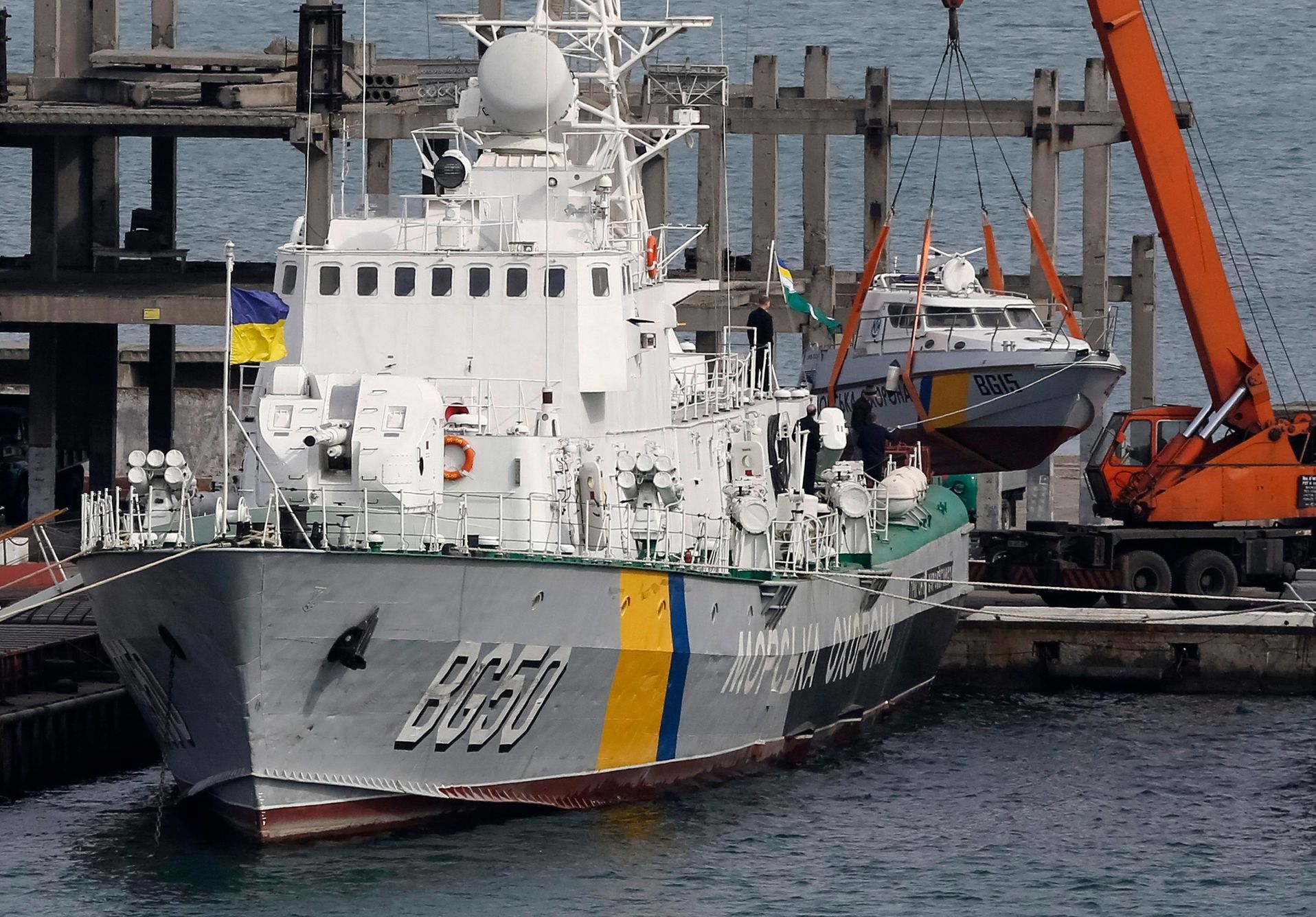 Lodě ukrajinské pobřežní stráže kotví v přístavu v Oděse
