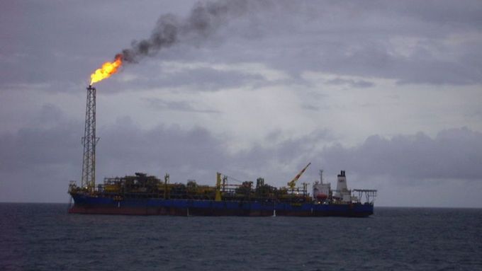 Těžební plošinu Mystras využívá Shell v moři před pobřežím Nigérie