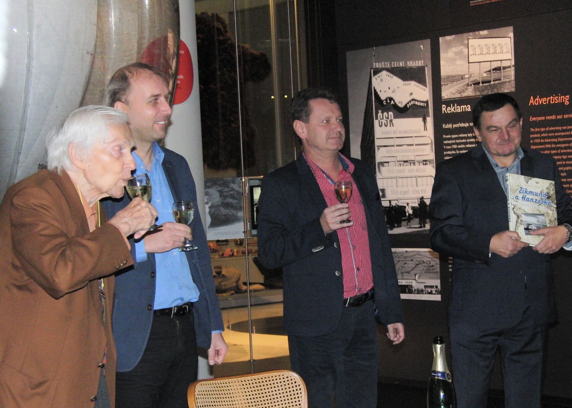 Cestovatel Miroslav Zikmund na křtu ve Zlíně (7. listopadu 2016)