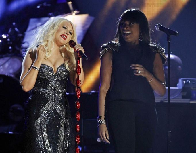 Christina Aguilera vlevoL) a Jennifer Hudson