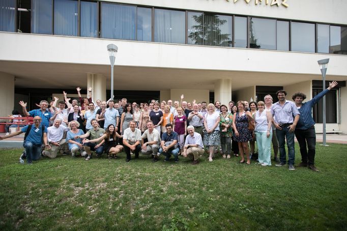 Zástupci skupiny Land4Floods. Lenka Slavíková v dolní řadě, třetí zleva.