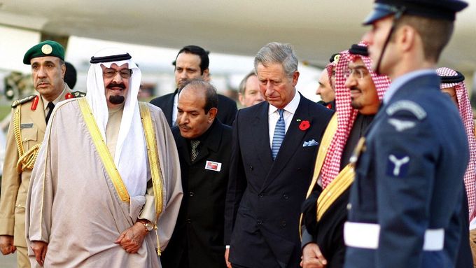 Krále Abdalláha přivítal na londýnském letišti Heathrow britský následník trůnu, princ Charles
