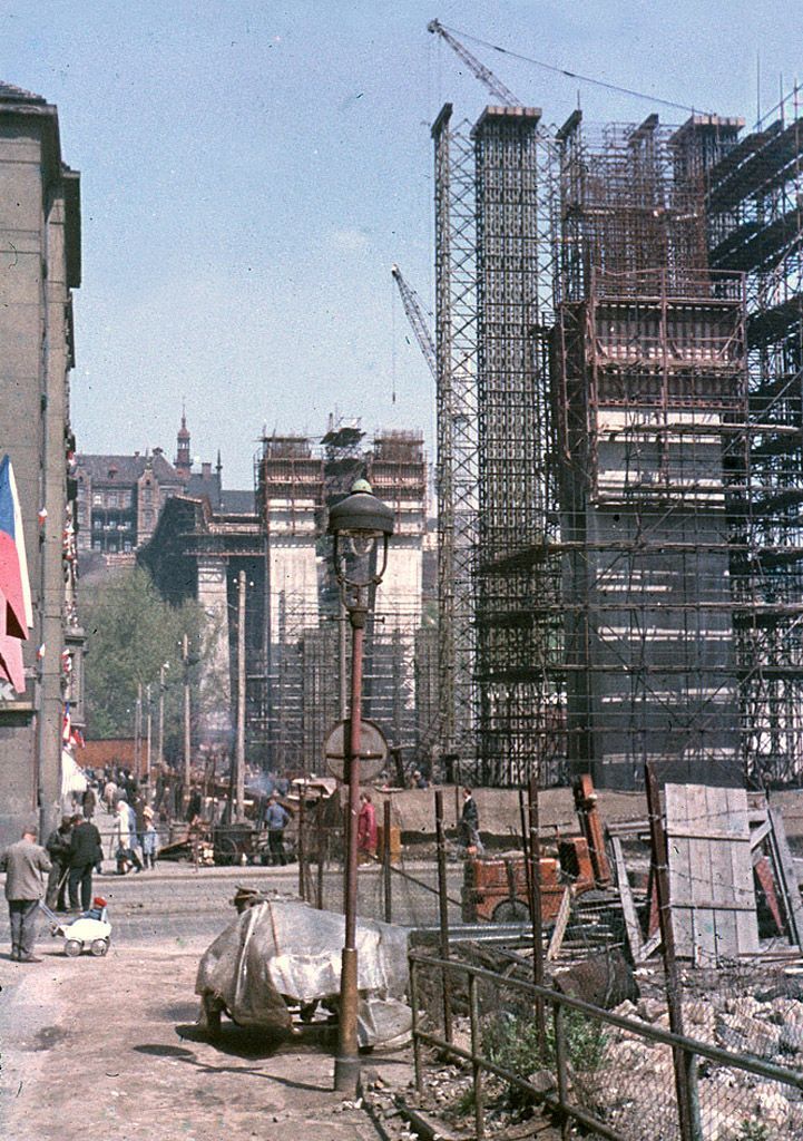 Obrazem: Unikátní fotografie z historie stavby Nuselského mostu / rok 1967