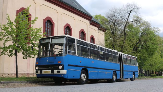 Maďarský kloubák neboli čabajka, autobus Ikarus 280.