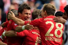 Jízda Bayernu pokračuje, Borussii podpořila Merkelová