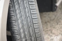 Firma skladuje protizákonně tisíce pneumatik, inspekce rozhoduje o pokutě