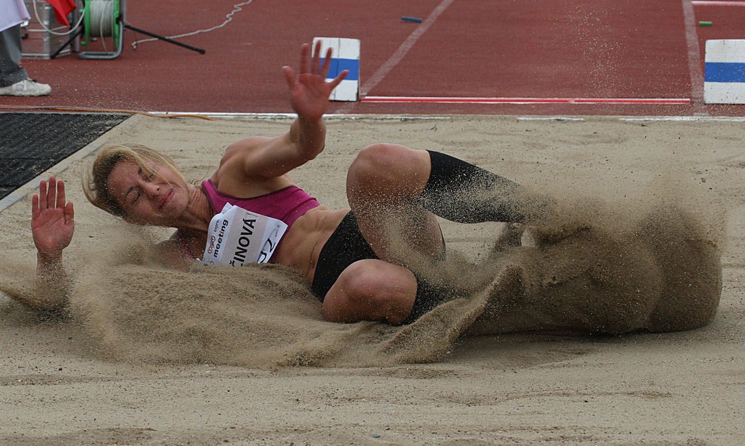 Eliška Klučinová na mítinku v Kladně