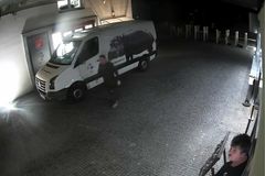 Noční stěhování ze zoo? Nesmysl, reaguje Bobek. Náměstkyně pod palbou za "šméčko"