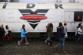 Obrazem: V kůži narkomanky. Revoluční vlak nabízí exkurzi do skutečného života drogově závislých