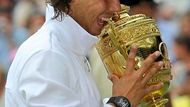 Rafael Nadal s vítěznou trofejí