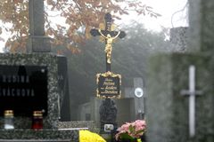 Zloděj ukradl ze hřbitova sochu anděla za čtvrt milionu