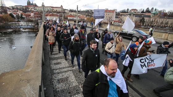 Kliknutím vstoupíte do pochodu.