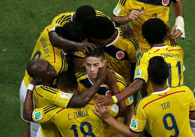 MS 2014, Klolumbie-Uruguay: James Rodriguez dává gól