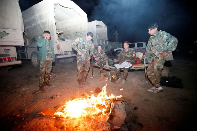 Kurdské oddíly Pešmergů na začátku ofenzivy proti iráckému Mosulu, který je v držení teroristické organizace Islámský stát.