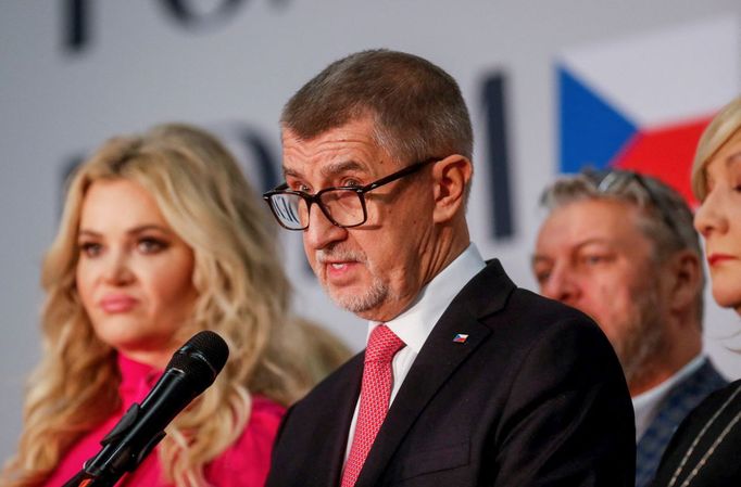 Andrej Babiš při vystoupení na tiskové konferenci k výsledkům prvního kola prezidentských voleb. Záběr z pražského volebního štábu Andreje Babiše. 14. 1. 2023