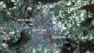 Rozdělený Berlín v dubnu 1987. O pouhé dva měsíce později americký prezident Ronald Reagan vystoupil u Berlínské zdi a pronesl památnou větu: "Pane Gorbačove, zbourejte tu zeď!"