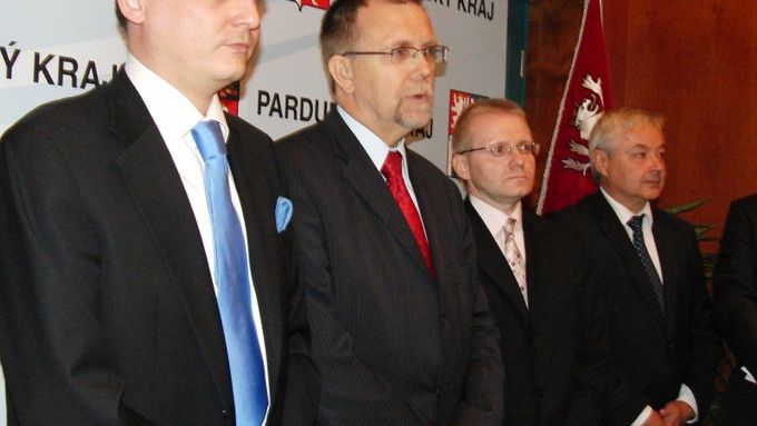 Ministr dopravy Vít Bárta, hejtman Pardubického kraje Radko Martínek, náměstek hejtmana pro dopravu a investice Jsn Tichý.