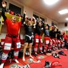 Hokej, extraliga, Třinec - Sparta: kabina Třince slaví postup do semifinále