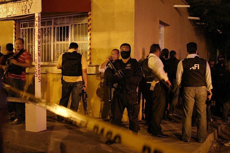 Policie na místě masakru na severu Mexika