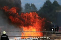Požár ubytovny ropné firmy má 11 obětí, 219 lidí zraněno