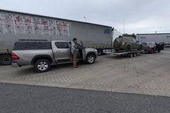 Deník dobrovolníka: Zrzka v autě a jak mi dva Ukrajinci umřeli pod rukama