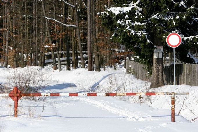 Zákazy, propustky, výstrahy. Realita života s vojskem za chalupou